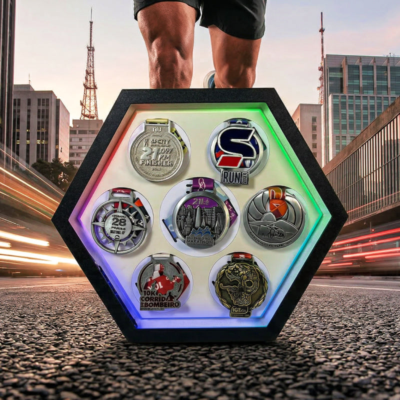 Porta Medalhas Iluminado com LED Digital – Exiba Suas Conquistas com Estilo e Tecnologia - Branco Fosco