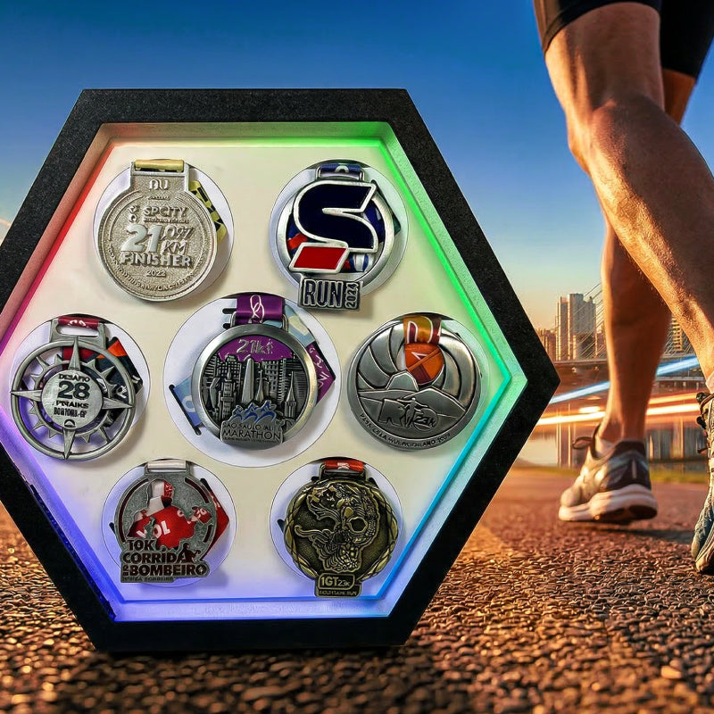 Porta Medalhas Iluminado com LED Digital – Exiba Suas Conquistas com Estilo e Tecnologia - Branco Fosco