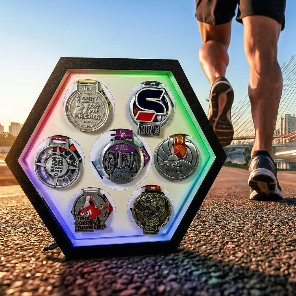 Porta Medalhas Iluminado com LED Digital – Exiba Suas Conquistas com Estilo e Tecnologia - Branco Fosco