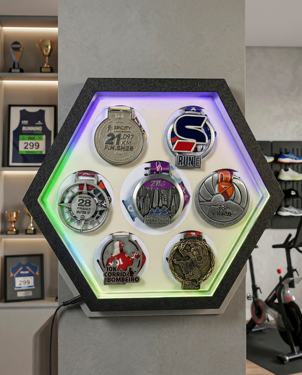 Porta Medalhas Iluminado com LED Digital – Exiba Suas Conquistas com Estilo e Tecnologia - Branco Fosco