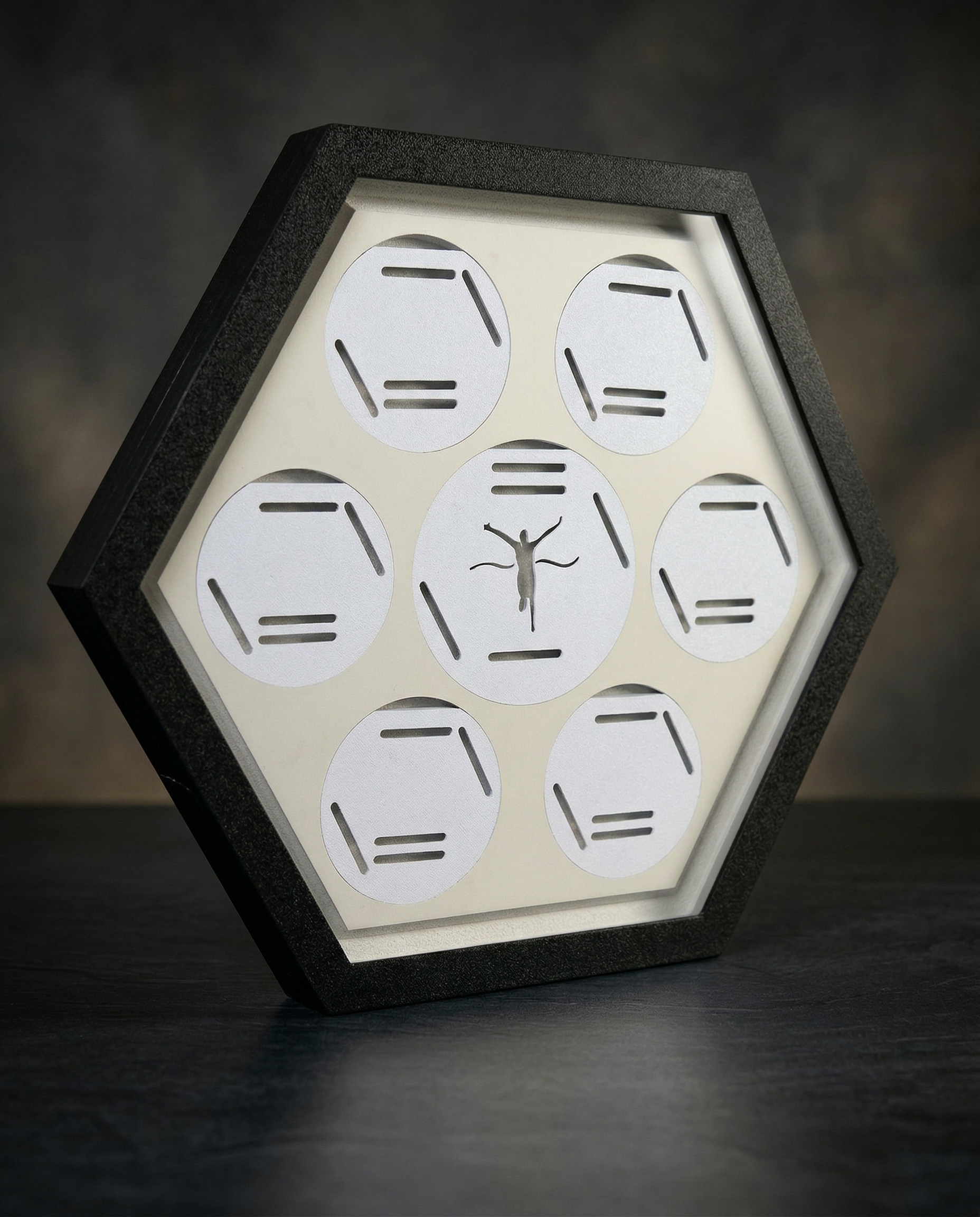 Porta Medalhas Iluminado com LED Digital – Exiba Suas Conquistas com Estilo e Tecnologia - Branco Fosco